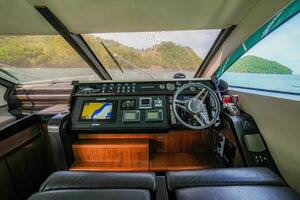 2014 Fairline 50 thumbnail 25