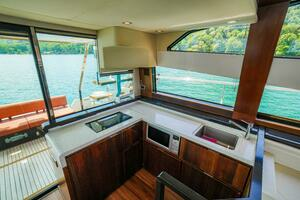 2014 Fairline 50 thumbnail 27