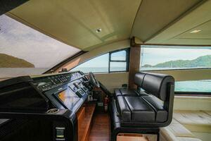 2014 Fairline 50 thumbnail 23