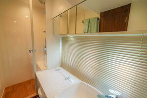 2014 Fairline 50 thumbnail 38