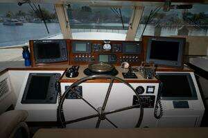 1969 Derecktor Hunt Motor Yacht thumbnail 9
