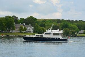1969 Derecktor Hunt Motor Yacht thumbnail 1