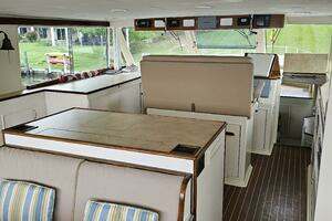 1969 Derecktor Hunt Motor Yacht thumbnail 7