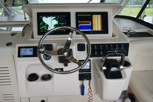 2016 Grady-White Express 330 thumbnail 32