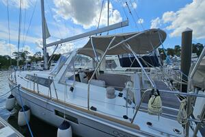 2017 Beneteau Oceanis 45 thumbnail 25