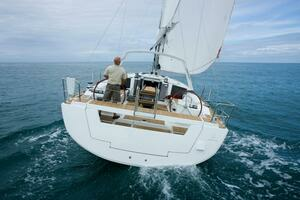 2017 Beneteau Oceanis 45 thumbnail 32