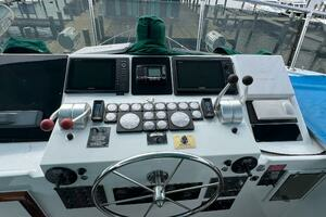 1987 Hatteras Motoryacht thumbnail 12