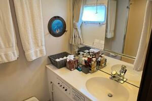 1987 Hatteras Motoryacht thumbnail 33