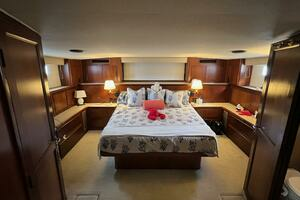 1987 Hatteras Motoryacht thumbnail 25
