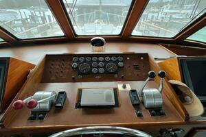 1987 Hatteras Motoryacht thumbnail 15