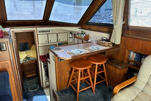 1985 Hatteras 36 Convertible thumbnail 5