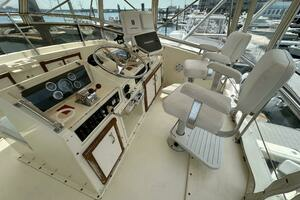 1985 Hatteras 36 Convertible thumbnail 8