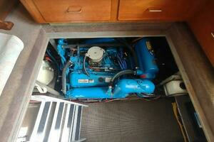 1988 Tollycraft 34 Sport Sedan thumbnail 37