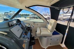 2013 Pursuit 345 Offshore thumbnail 12