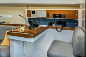2025 Beneteau First 36 thumbnail 8