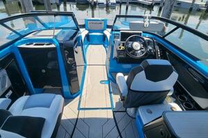 Photo 4493232 for 2022 Yamaha Boats 255 XD  