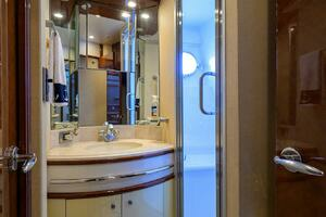 2005 Marquis 65 Motor Yacht thumbnail 30