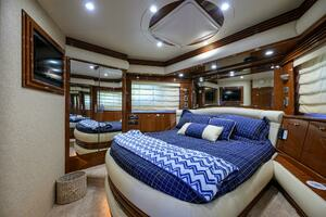 2005 Marquis 65 Motor Yacht thumbnail 25