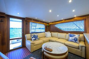 2001 Hatteras Convertible thumbnail 9