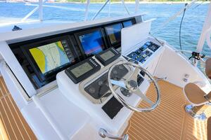 2001 Hatteras Convertible thumbnail 51