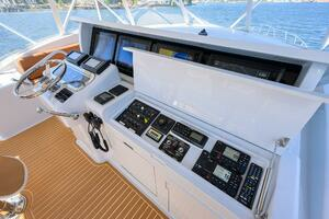 2001 Hatteras Convertible thumbnail 52