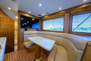 2001 Hatteras Convertible thumbnail 18