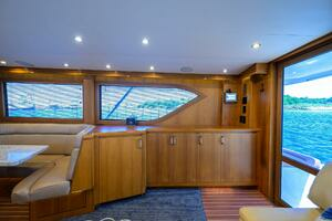 2001 Hatteras Convertible thumbnail 7