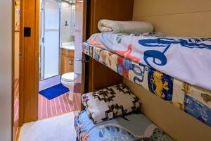 2001 Hatteras Convertible thumbnail 37
