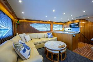 2001 Hatteras Convertible thumbnail 12