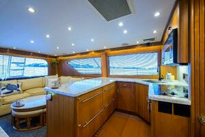 2001 Hatteras Convertible thumbnail 16