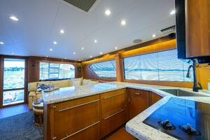 2001 Hatteras Convertible thumbnail 17