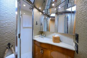 2001 Hatteras Convertible thumbnail 39