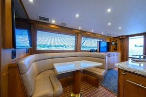 2001 Hatteras Convertible thumbnail 19