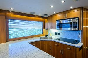 2001 Hatteras Convertible thumbnail 15
