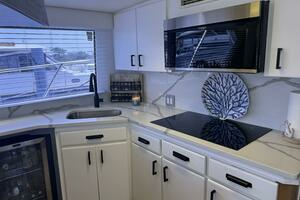 1994 Hatteras 54 Yacht thumbnail 32