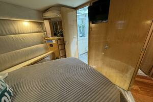 1994 Hatteras 54 Yacht thumbnail 39