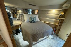 1994 Hatteras 54 Yacht thumbnail 36