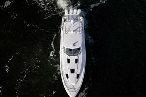 2019 Intrepid 475 Sport Yacht thumbnail 34