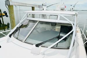 2019 Intrepid 475 Sport Yacht thumbnail 29