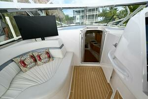 2019 Intrepid 475 Sport Yacht thumbnail 14