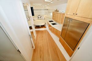 2019 Intrepid 475 Sport Yacht thumbnail 15