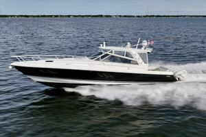 2019 Intrepid 475 Sport Yacht thumbnail 3