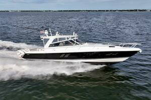2019 Intrepid 475 Sport Yacht thumbnail 1