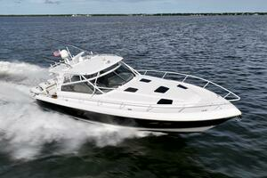 2019 Intrepid 475 Sport Yacht thumbnail 2