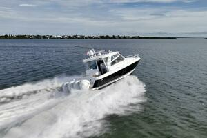 2019 Intrepid 475 Sport Yacht thumbnail 4