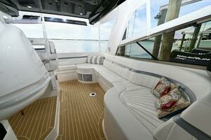 2019 Intrepid 475 Sport Yacht thumbnail 13