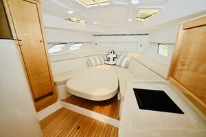 2019 Intrepid 475 Sport Yacht thumbnail 19