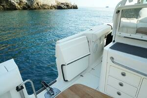 2012 Boston Whaler Whaler 370 Outrage thumbnail 17