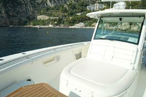 2012 Boston Whaler Whaler 370 Outrage thumbnail 10
