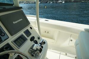 2012 Boston Whaler Whaler 370 Outrage thumbnail 12
